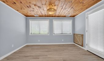 39 Spring Glen Rd, East Lyme, CT 06357