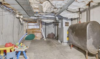 748 Riverside Dr, Augusta, ME 04330