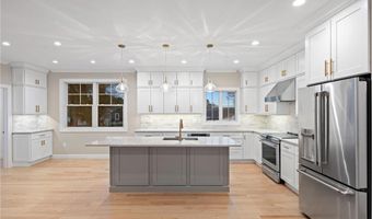 25 Scallop Shell Rd, Narragansett, RI 02882