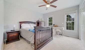 4005 KLOMAN St, Annandale, VA 22003