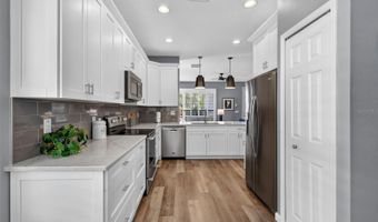 5610 GOLDEN ISLES Dr, Apollo Beach, FL 33572