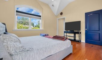 3 N Smith St N, Avenel, NJ 07001