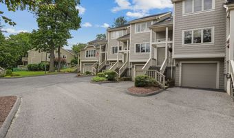 11 Boulevard Dr 10-44, Danbury, CT 06810