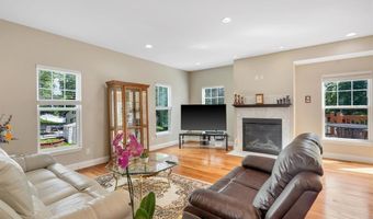 306 Essen Ln, Ballwin, MO 63021