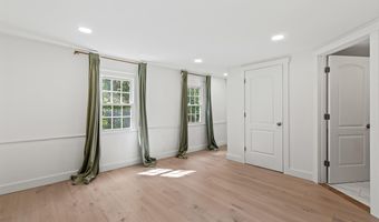 259 Falmouth Rd, Falmouth, ME 04105