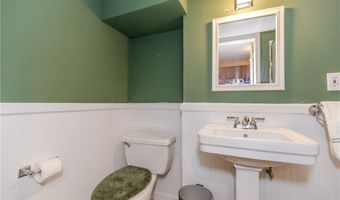 17 Woodview Dr, Cranston, RI 02920