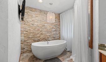3901 N MILLWOOD Dr, Appleton, WI 54913