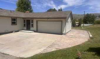 17 Frontier St, Diamondville, WY 83116