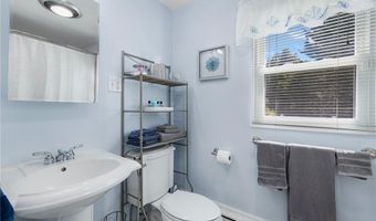 289 Oliphant Ln, Middletown, RI 02842