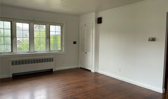 28 Lynton Rd 1, Albertson, NY 11507