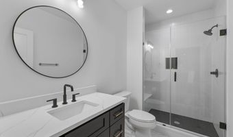 414 N MONROE St, Arlington, VA 22201
