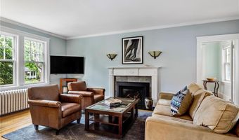 27 Cranston Ave, Newport, RI 02840