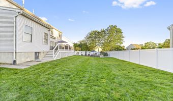 14 Brittany Dr, Bayville, NJ 08721