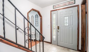 6 Brookdale Ln, Brookfield, CT 06804