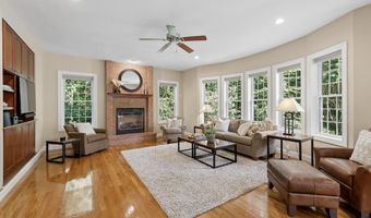 22 Elizabeth Way, Bedford, NH 03110