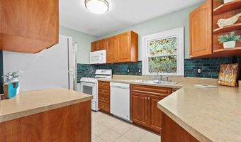9557 Cantwell Dr, Affton, MO 63123