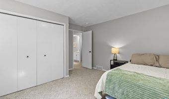 112 W River Oak Ct, Brandon, SD 57005