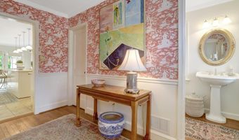 1114 N HARRISON St, Arlington, VA 22205