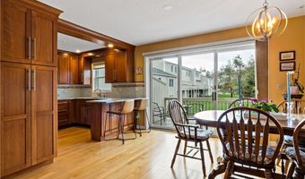 413 North Ln, Bristol, RI 02809