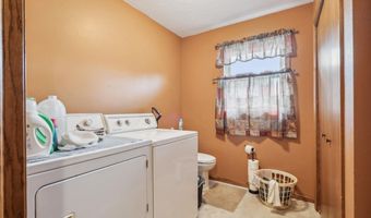 1677 Victor Ave, Winthrop, IA 50682