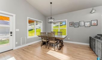 1625 W Burton Dr, Brandon, SD 57005