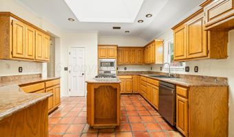 7415 Woodmont Dr, Amarillo, TX 79119