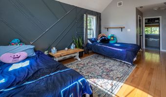 2 Quail Hollow Ct, Beacon Falls, CT 06403