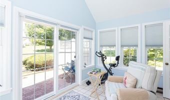 327 Corey Ln, Middletown, RI 02842