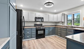 1023 W RIDGEVIEW Dr, Appleton, WI 54914