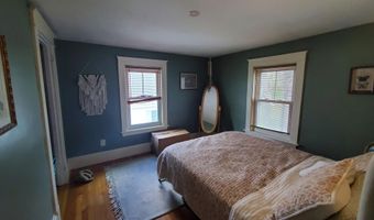 84 14th St, Bangor, ME 04401