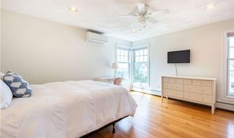 573 Wolcott Ave, Middletown, RI 02842