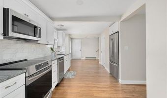 21 Ashbrook Rd, Narragansett, RI 02882
