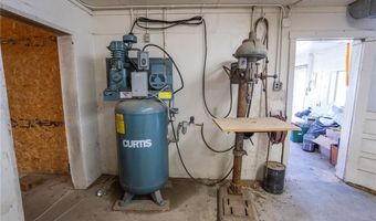 879 N 200 Rd, Baldwin City, KS 66006