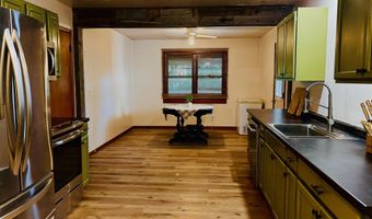 922 S Oak Ave, Aurora, MO 65605