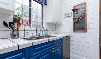 8911 Manor Ave, Allen Park, MI 48101