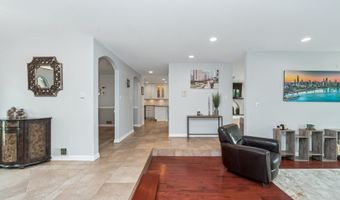 18 W Appletree Ln, Arlington Heights, IL 60004