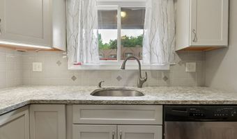 70 Montoya Dr 70, Branford, CT 06405