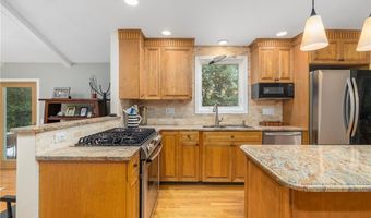 68 Daniel Dr, North Kingstown, RI 02852