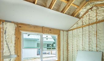 202 13th St, Apalachicola, FL 32320