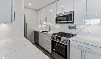 8 Whittier Pl 24E, Boston, MA 02114