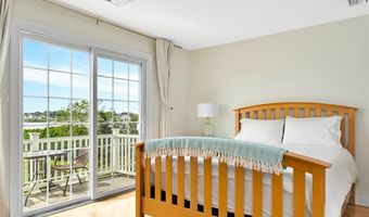 8 Green Acres Dr, Narragansett, RI 02882