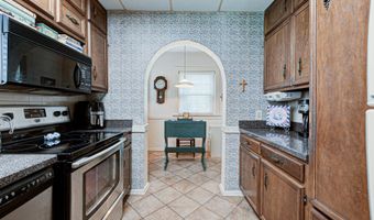 916 Audubon Pkwy, Audubon Park, KY 40213