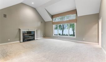 210 Chisholm Ct, Aurora, OH 44202