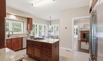 5014 GLEN PARK Rd, Annandale, VA 22003
