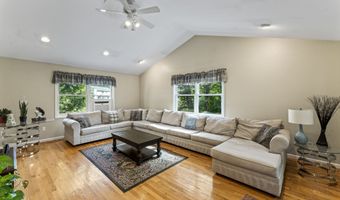 4 Quail Run Dr, Danbury, CT 06811