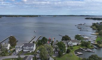 817 RIVERSIDE Dr, Arnold, MD 21012