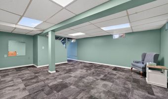 338 Shore Dr, Branford, CT 06405