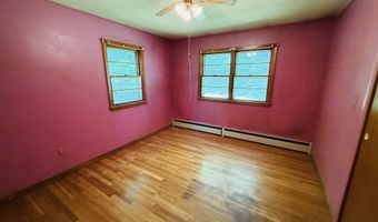 77 Griswold Dr, Rockingham, VT 05101