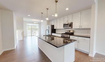 2731 Bristol Rdg Dr, Ann Arbor, MI 48105