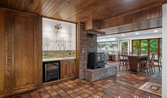 410 Greentree Ln NE, Ada, MI 49301